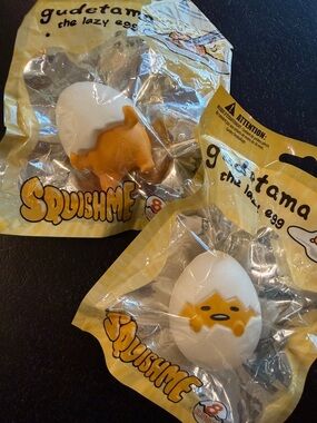 Sanrio gudetama squishme squishy toys